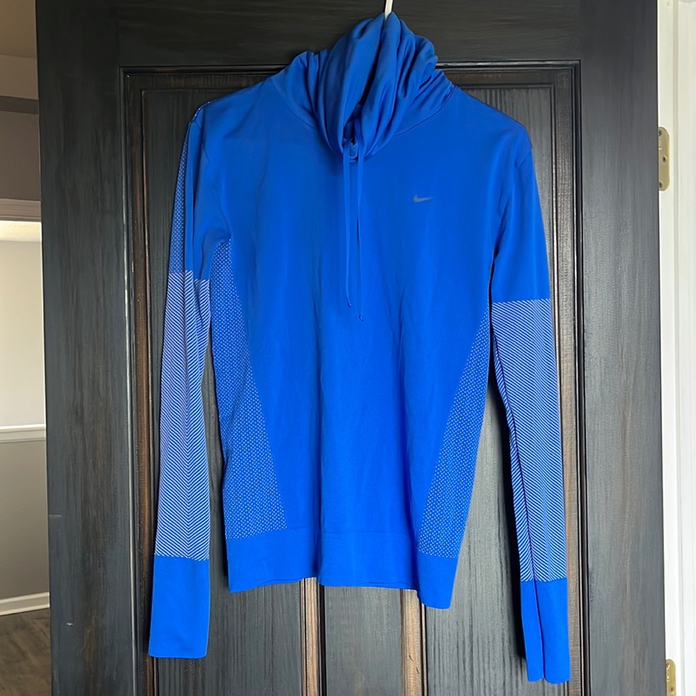 Nike Fitted Long-Sleeve